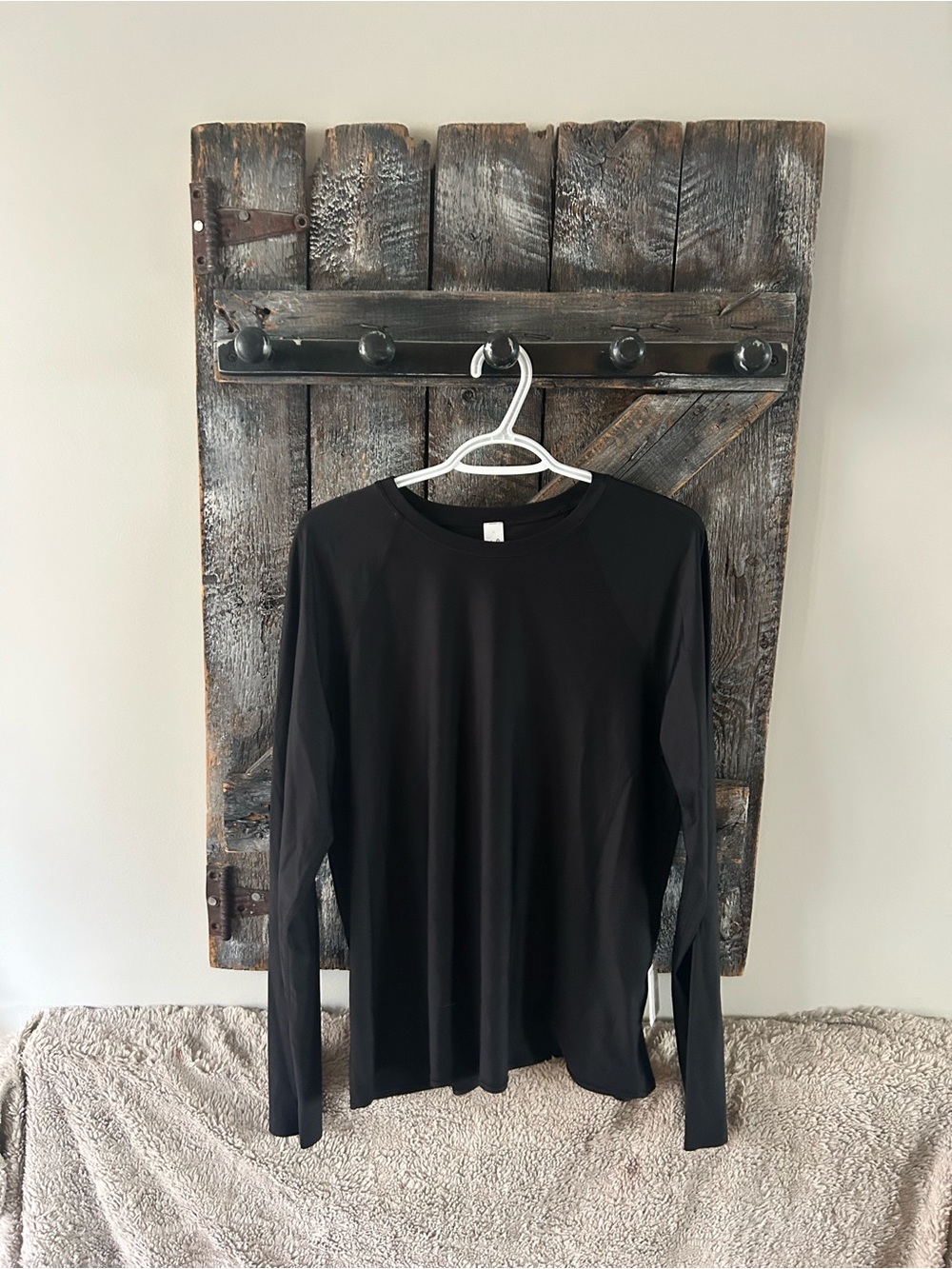 Women’s Lululemon Black Long-Sleeve Crew Tee